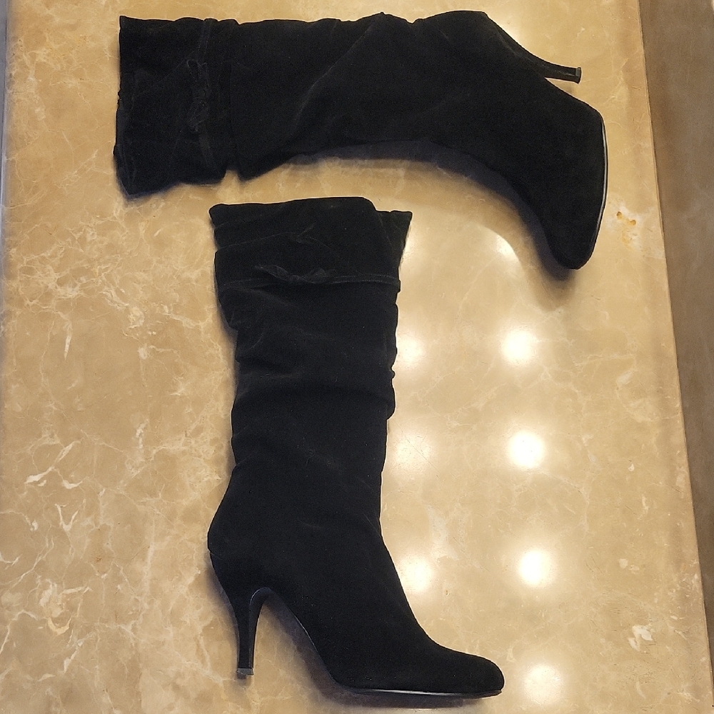 Charlotte Russe Black Velvet Round Toe Heeled Boot, Sz 8